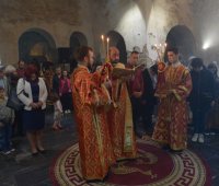 17.05.2020 г. - 5 Неделя след Пасха - на Самарянката. Събор на св. Баташки Мъченици. Архиерейска св. Литургия в храм „Св. Неделя“, гр. Батак.